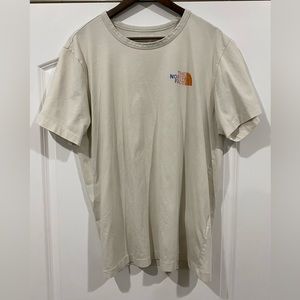 The North Face men’s XL Himalayan Foothills bottle source t-shirt